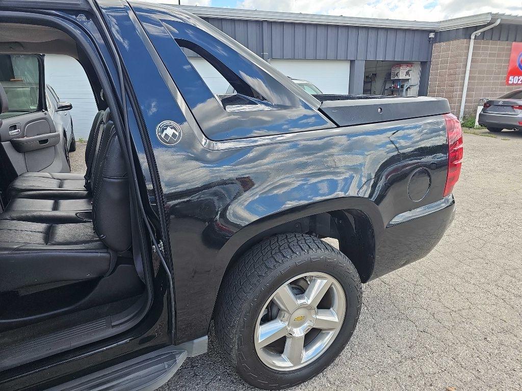 Chevrolet Avalanche 2WD Crew Cab LT 2013