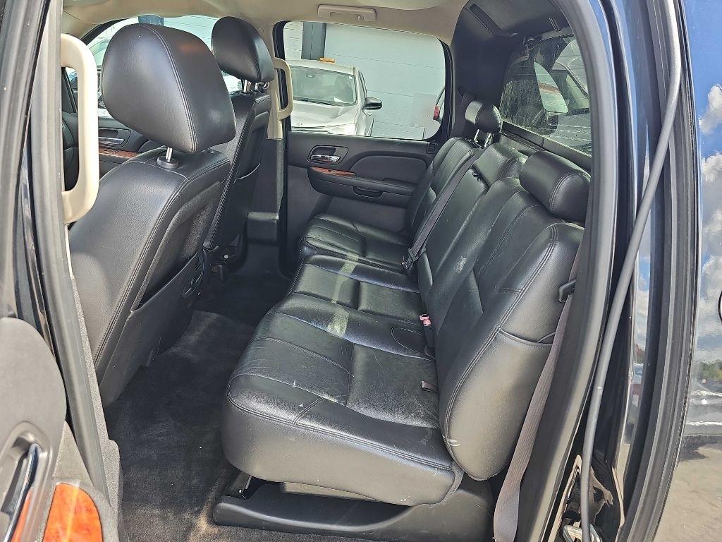 Chevrolet Avalanche 2WD Crew Cab LT 2013