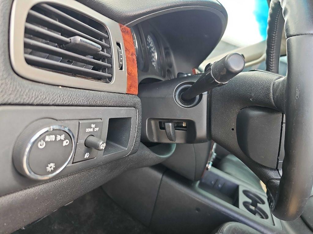 Chevrolet Avalanche 2WD Crew Cab LT 2013