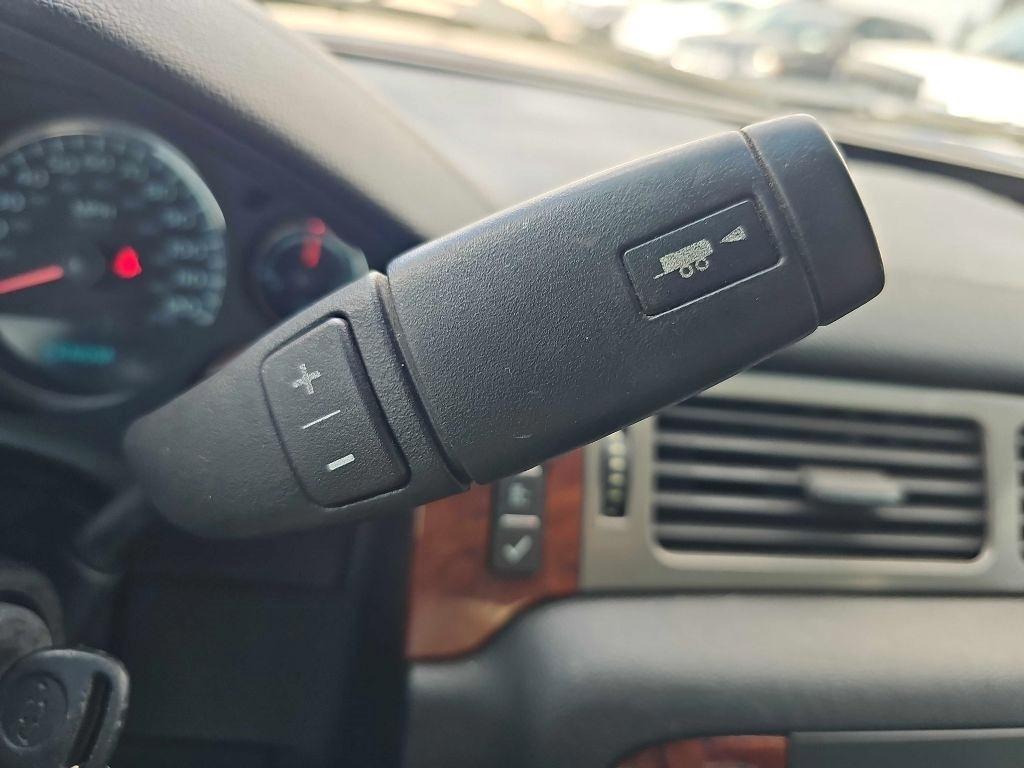 Chevrolet Avalanche 2WD Crew Cab LT 2013