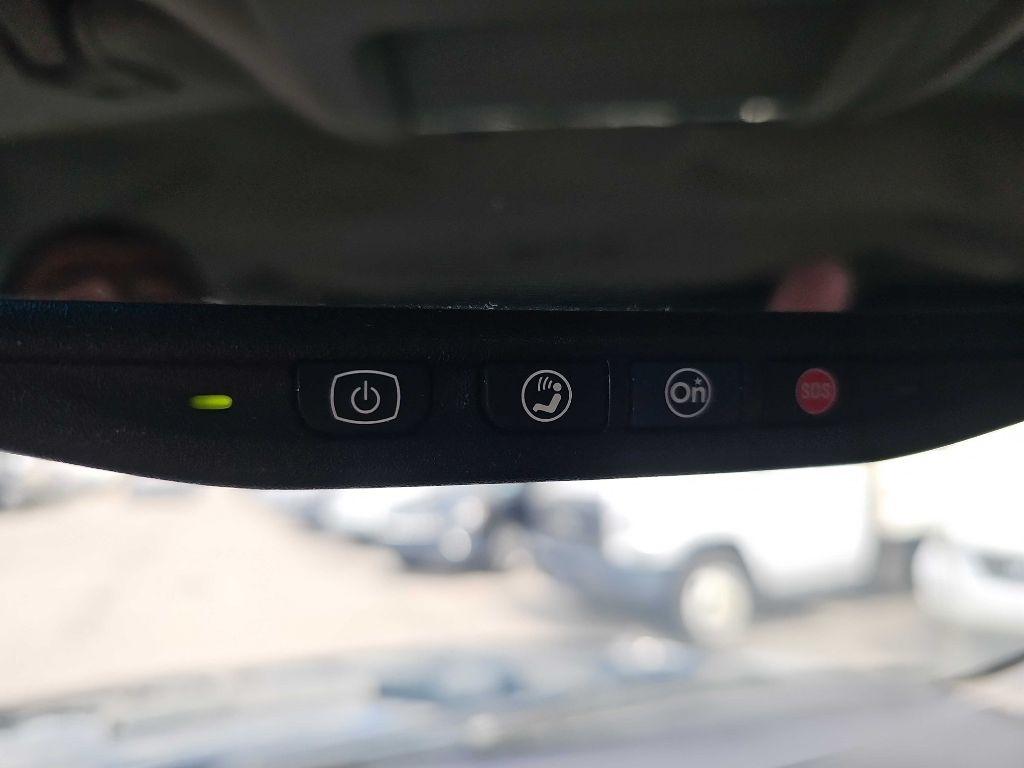 Chevrolet Avalanche 2WD Crew Cab LT 2013