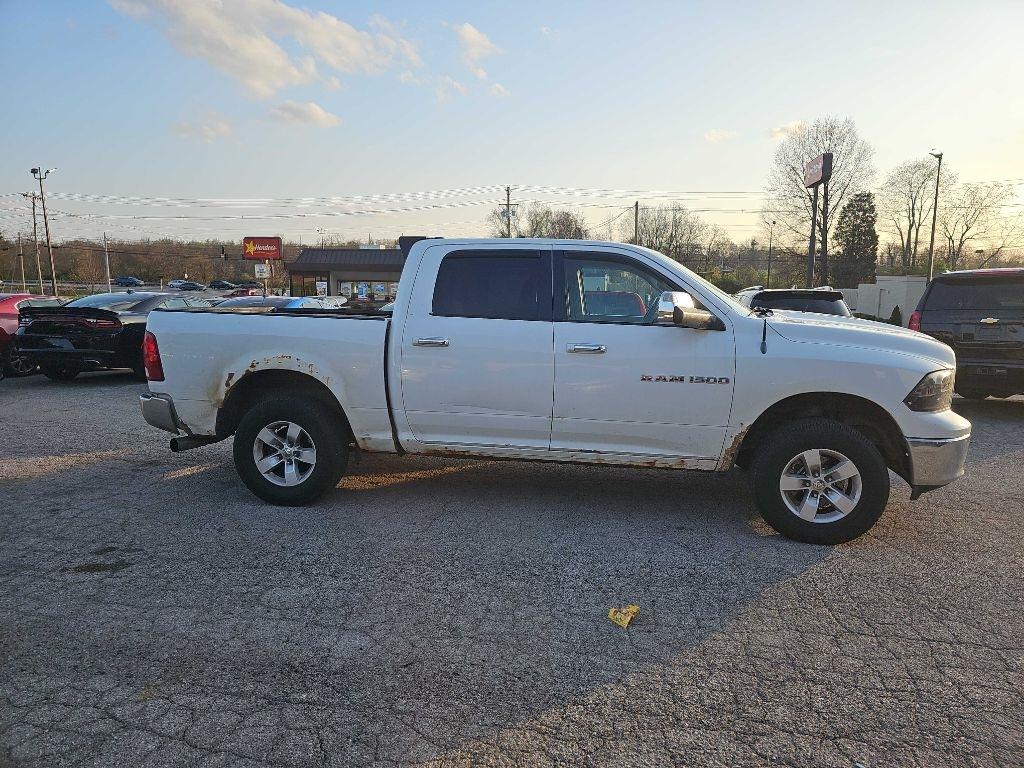 RAM 1500 4WD Crew Cab 140.5" SLT 2011