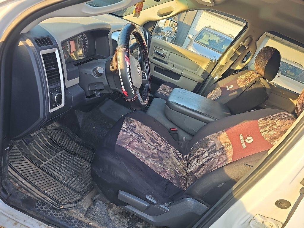 RAM 1500 4WD Crew Cab 140.5" SLT 2011