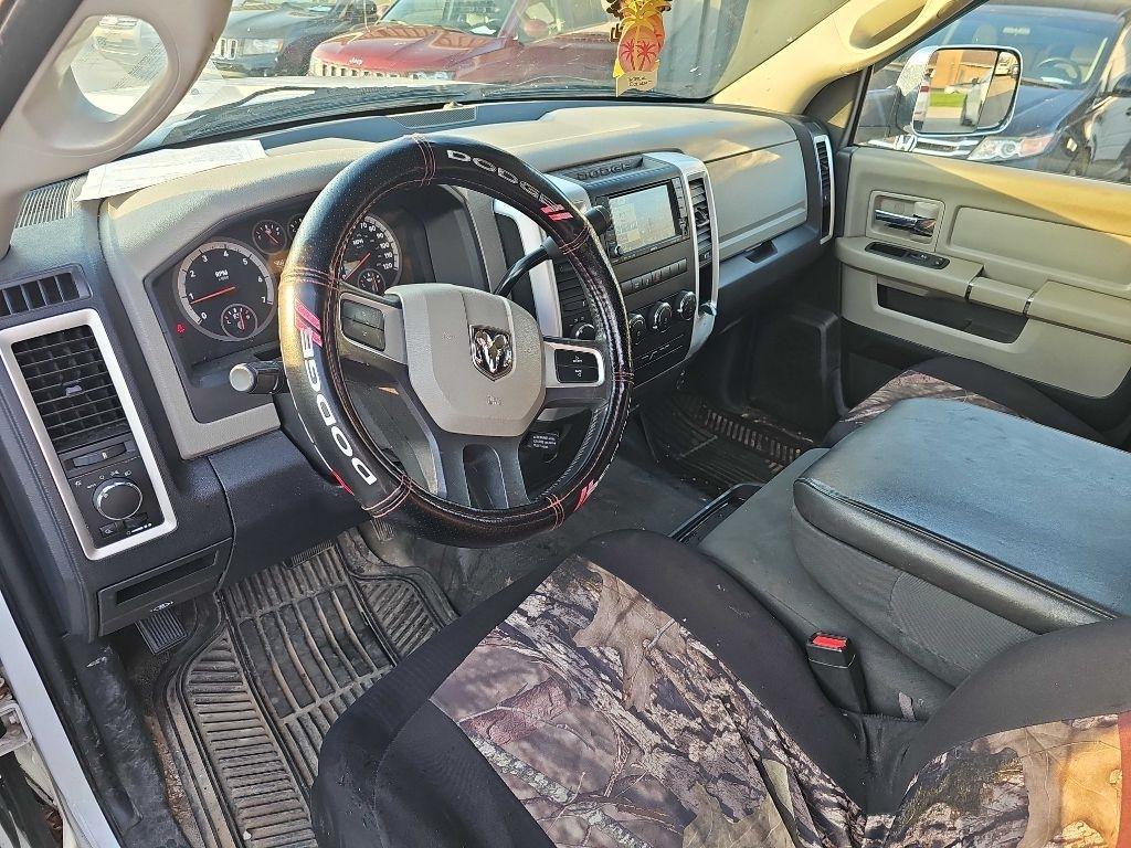 RAM 1500 4WD Crew Cab 140.5" SLT 2011