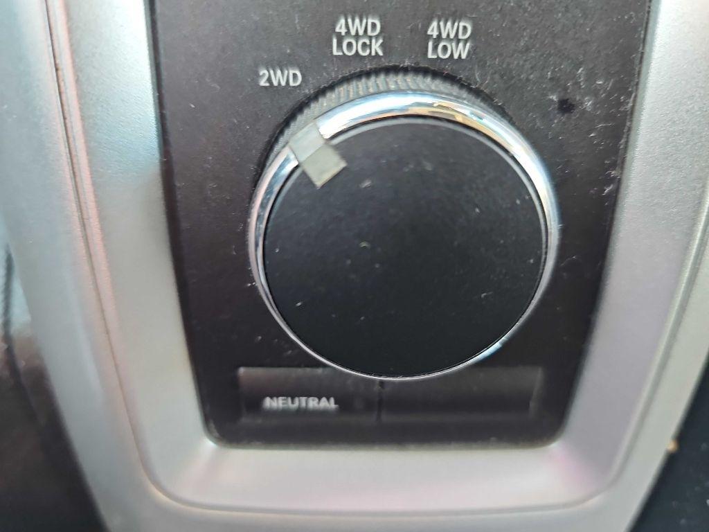 RAM 1500 4WD Crew Cab 140.5" SLT 2011