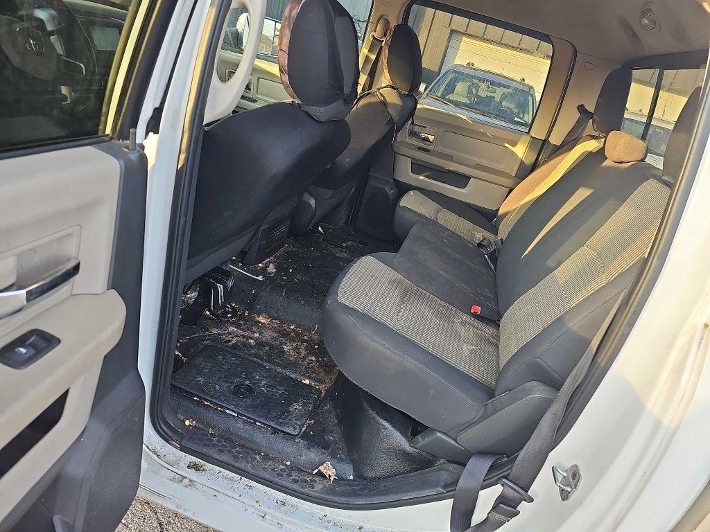 RAM 1500 4WD Crew Cab 140.5" SLT 2011