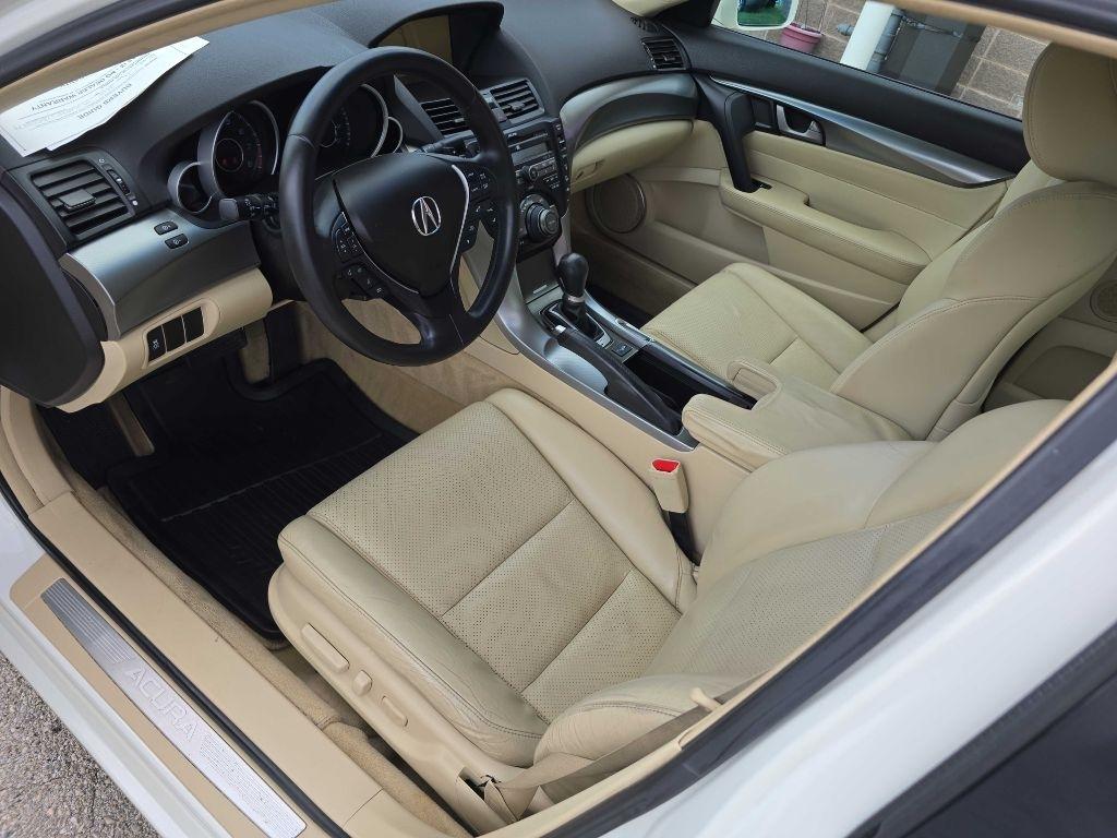 Acura TL 6-Speed AT with Tech Package 2010