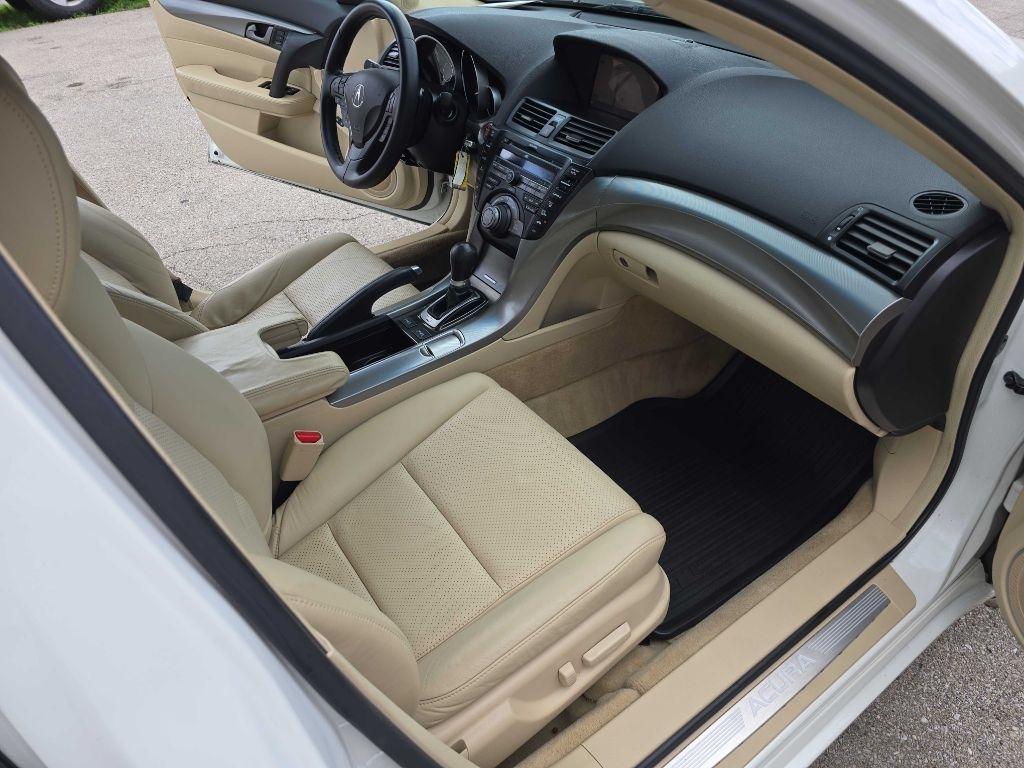 Acura TL 6-Speed AT with Tech Package 2010