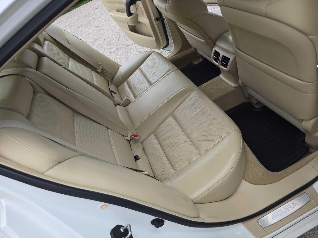 Acura TL 6-Speed AT with Tech Package 2010