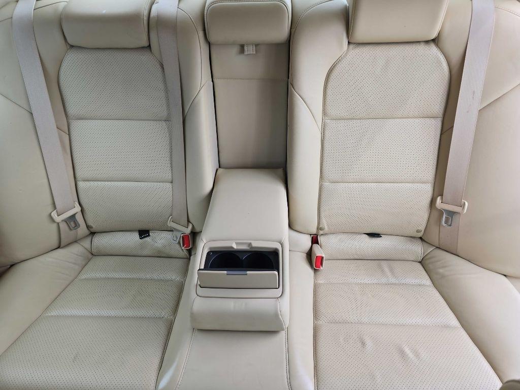 Acura TL 6-Speed AT with Tech Package 2010