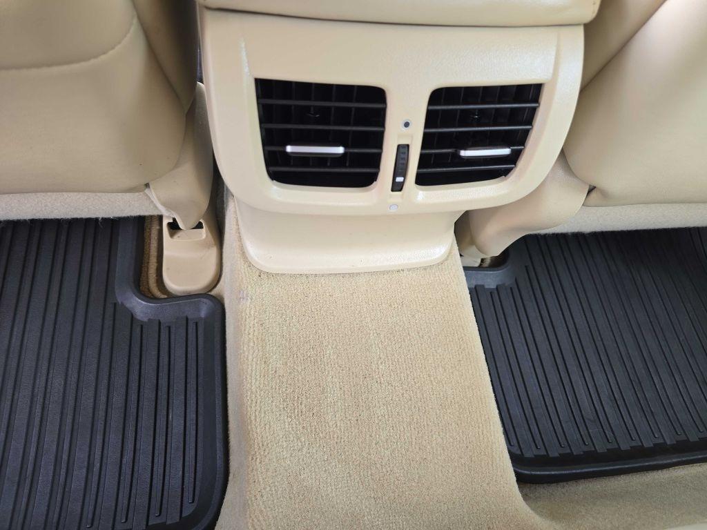 Acura TL 6-Speed AT with Tech Package 2010