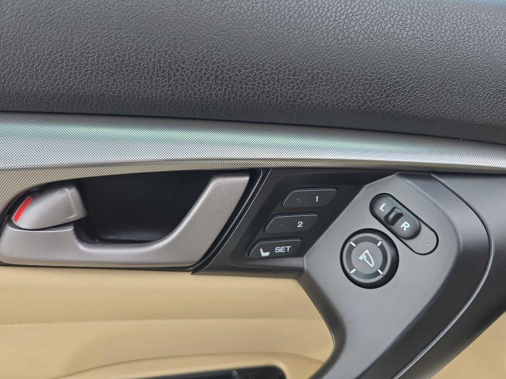 Acura TL 6-Speed AT with Tech Package 2010