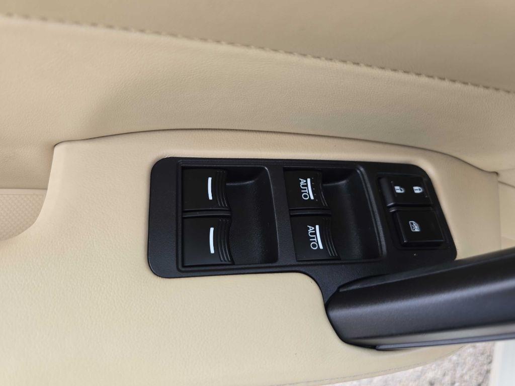Acura TL 6-Speed AT with Tech Package 2010