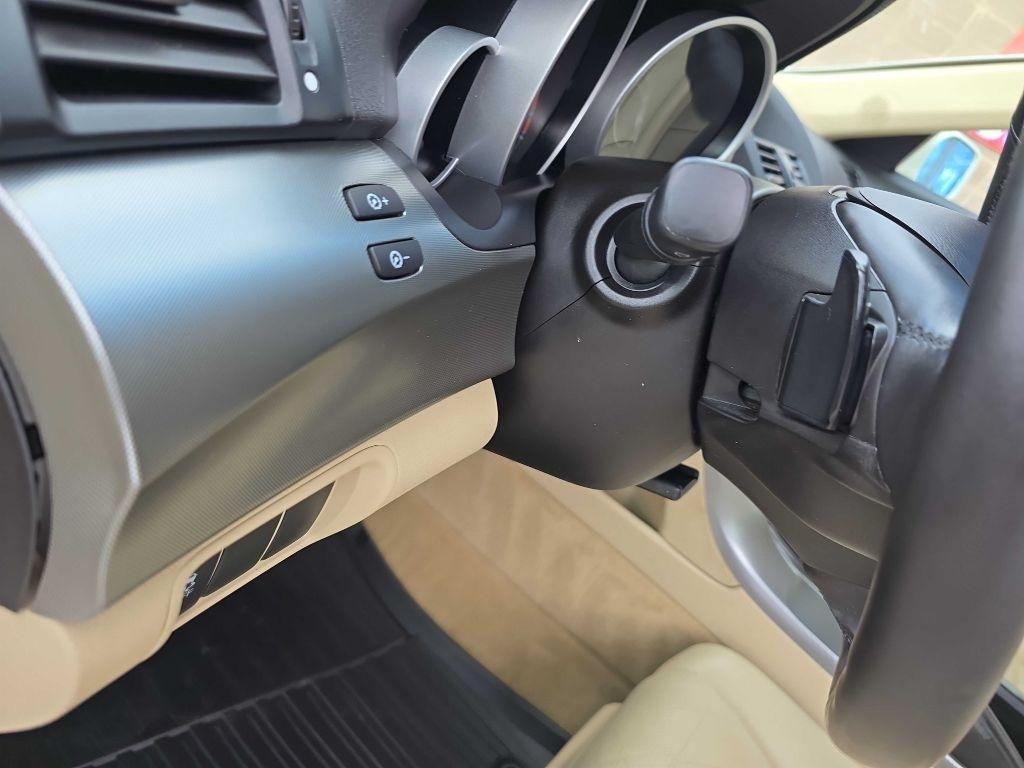 Acura TL 6-Speed AT with Tech Package 2010
