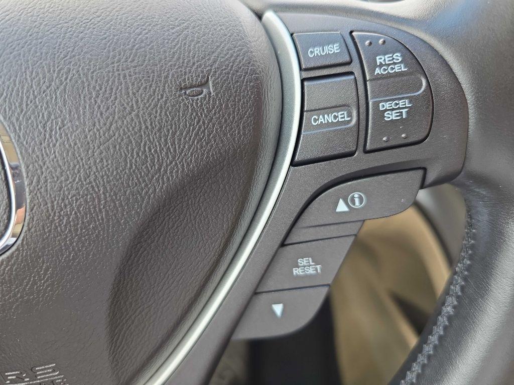 Acura TL 6-Speed AT with Tech Package 2010