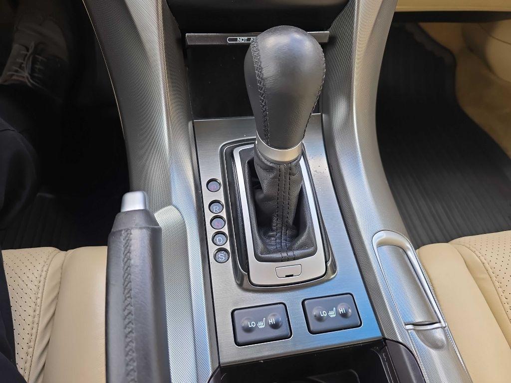Acura TL 6-Speed AT with Tech Package 2010