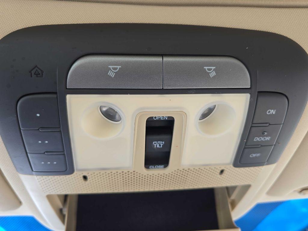 Acura TL 6-Speed AT with Tech Package 2010