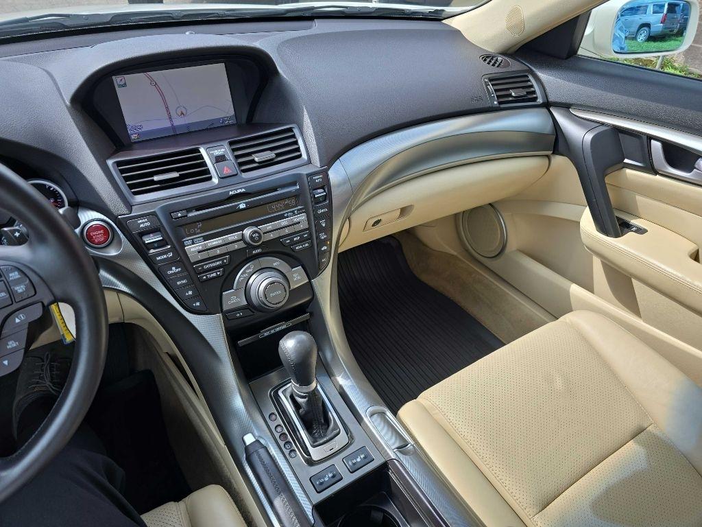 Acura TL 6-Speed AT with Tech Package 2010
