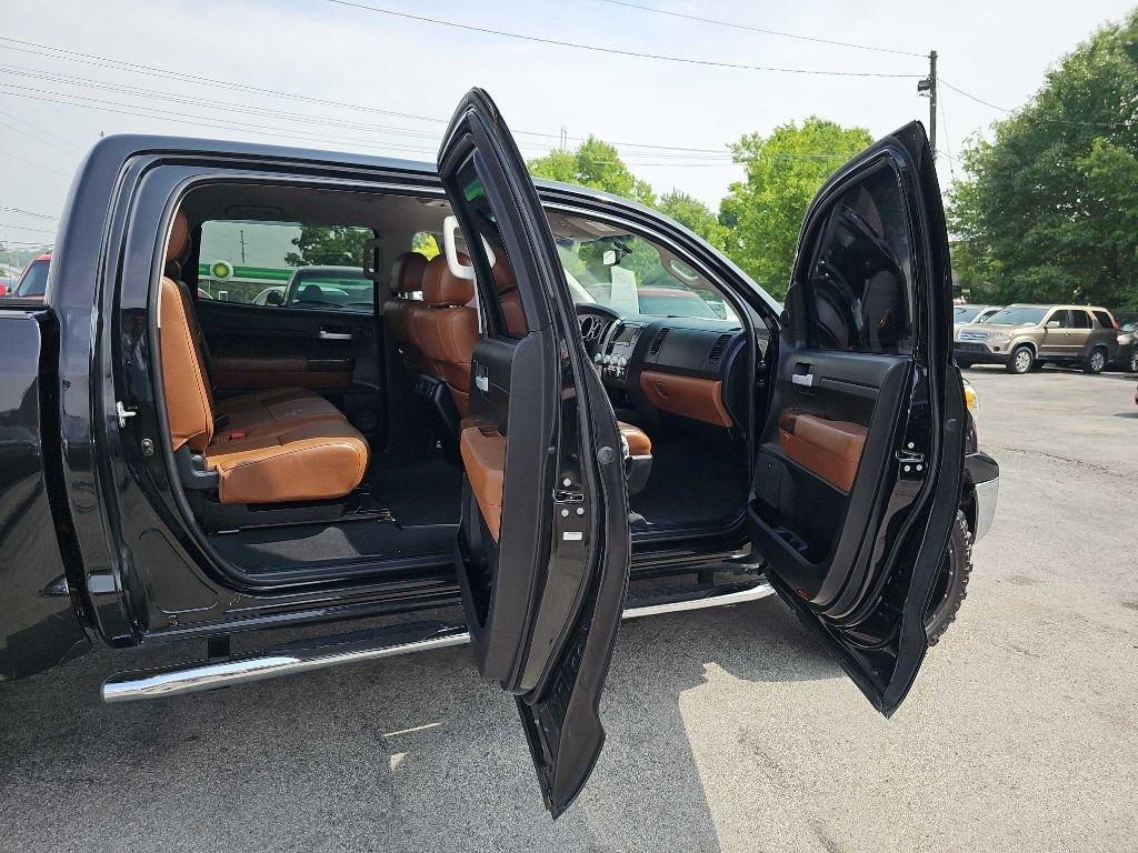 Toyota Tundra 4WD Truck CrewMax 5.7L FFV V8 6-Spd AT Platinum (Natl) 2013