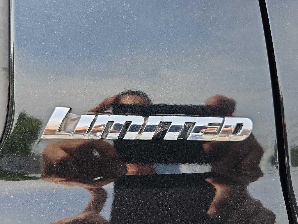 Toyota Tundra 4WD Truck CrewMax 5.7L FFV V8 6-Spd AT Platinum (Natl) 2013