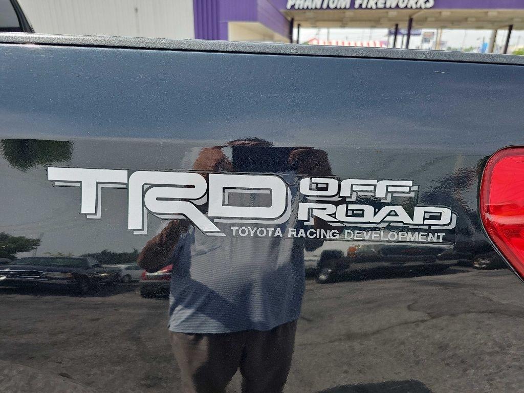 Toyota Tundra 4WD Truck CrewMax 5.7L FFV V8 6-Spd AT Platinum (Natl) 2013