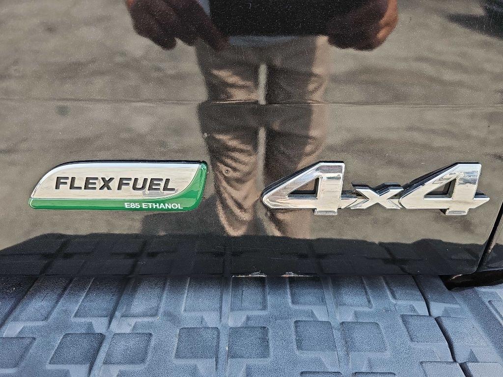 Toyota Tundra 4WD Truck CrewMax 5.7L FFV V8 6-Spd AT Platinum (Natl) 2013