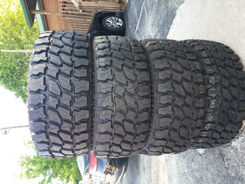 Toyota Tundra 4WD Truck CrewMax 5.7L FFV V8 6-Spd AT Platinum (Natl) 2013