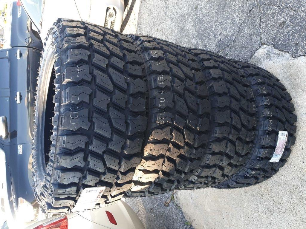 Toyota Tundra 4WD Truck CrewMax 5.7L FFV V8 6-Spd AT Platinum (Natl) 2013