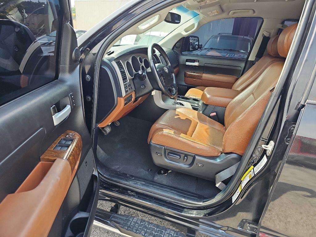 Toyota Tundra 4WD Truck CrewMax 5.7L FFV V8 6-Spd AT Platinum (Natl) 2013