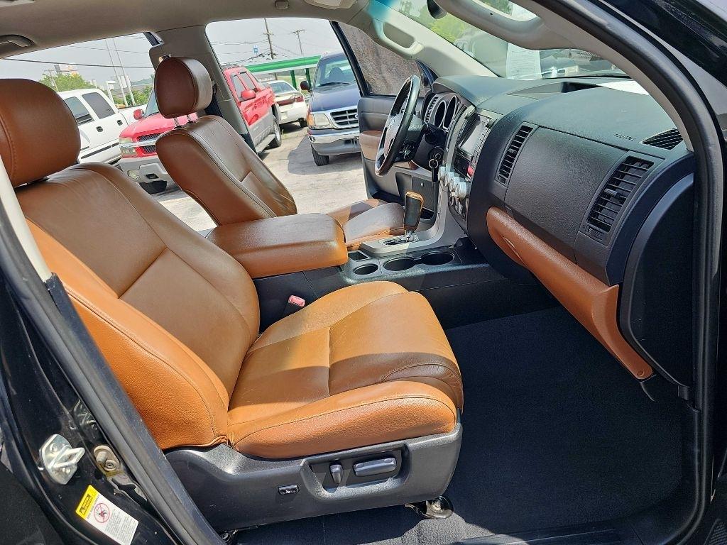 Toyota Tundra 4WD Truck CrewMax 5.7L FFV V8 6-Spd AT Platinum (Natl) 2013