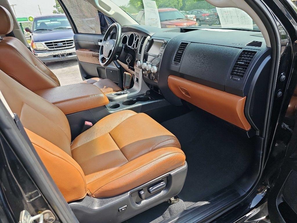 Toyota Tundra 4WD Truck CrewMax 5.7L FFV V8 6-Spd AT Platinum (Natl) 2013