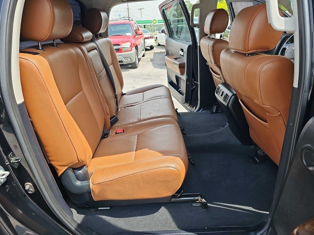 Toyota Tundra 4WD Truck CrewMax 5.7L FFV V8 6-Spd AT Platinum (Natl) 2013