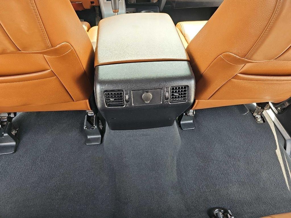 Toyota Tundra 4WD Truck CrewMax 5.7L FFV V8 6-Spd AT Platinum (Natl) 2013