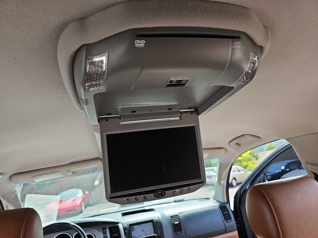 Toyota Tundra 4WD Truck CrewMax 5.7L FFV V8 6-Spd AT Platinum (Natl) 2013