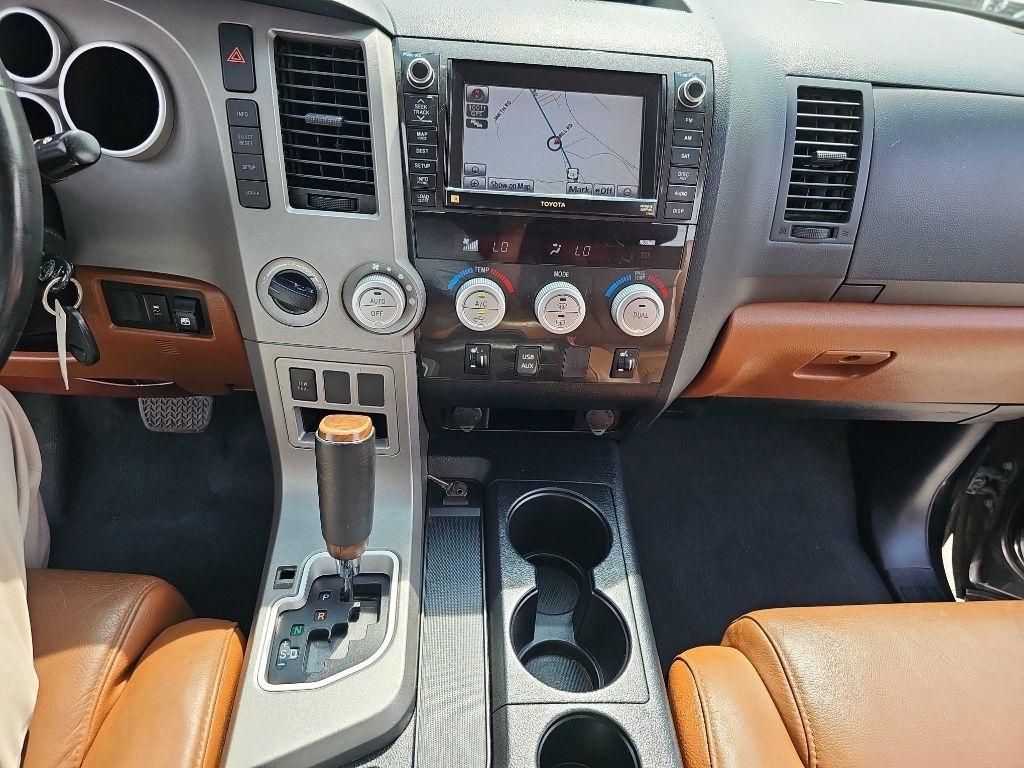 Toyota Tundra 4WD Truck CrewMax 5.7L FFV V8 6-Spd AT Platinum (Natl) 2013