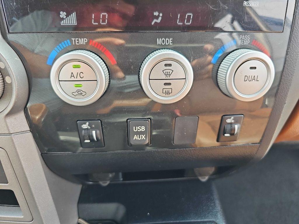 Toyota Tundra 4WD Truck CrewMax 5.7L FFV V8 6-Spd AT Platinum (Natl) 2013