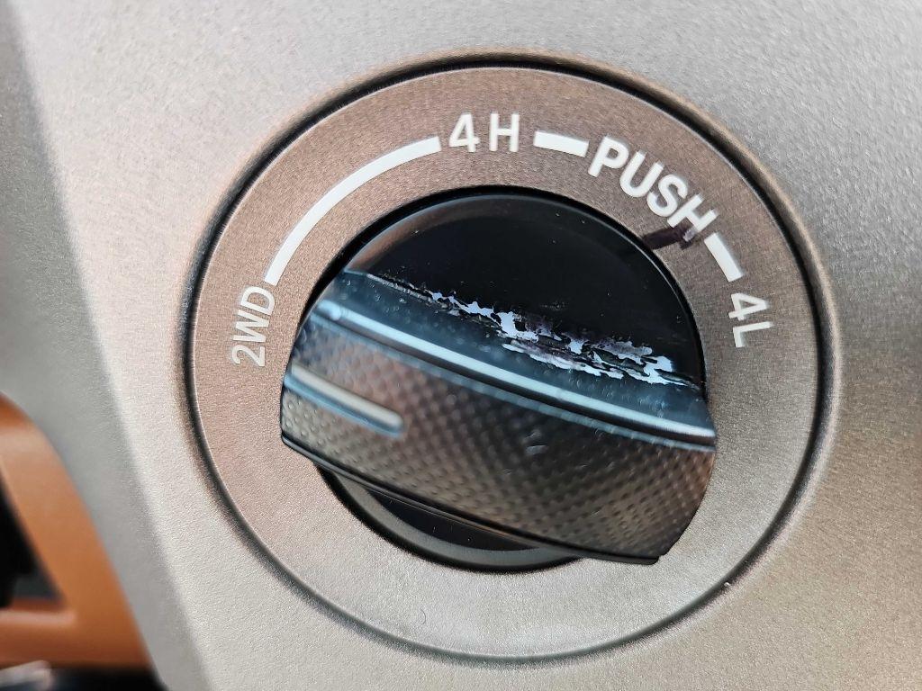 Toyota Tundra 4WD Truck CrewMax 5.7L FFV V8 6-Spd AT Platinum (Natl) 2013