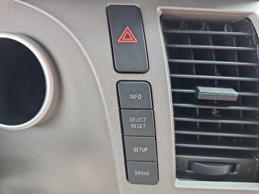 Toyota Tundra 4WD Truck CrewMax 5.7L FFV V8 6-Spd AT Platinum (Natl) 2013