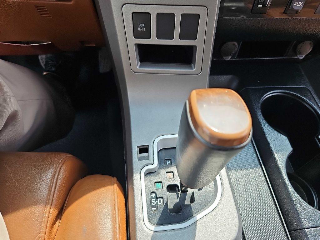 Toyota Tundra 4WD Truck CrewMax 5.7L FFV V8 6-Spd AT Platinum (Natl) 2013