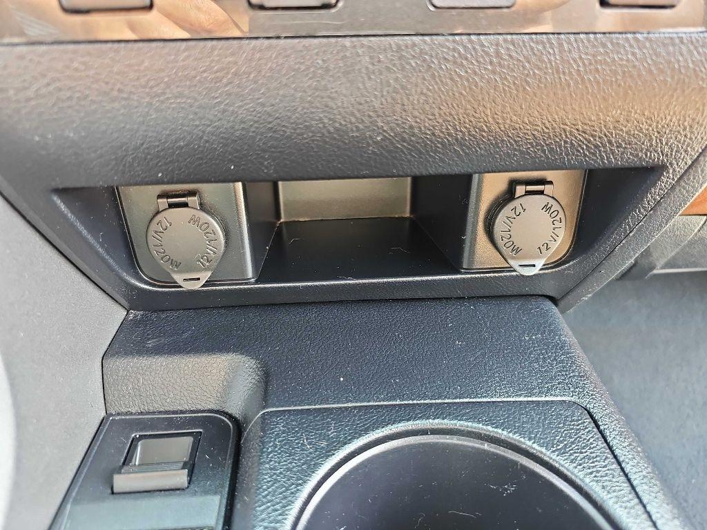 Toyota Tundra 4WD Truck CrewMax 5.7L FFV V8 6-Spd AT Platinum (Natl) 2013