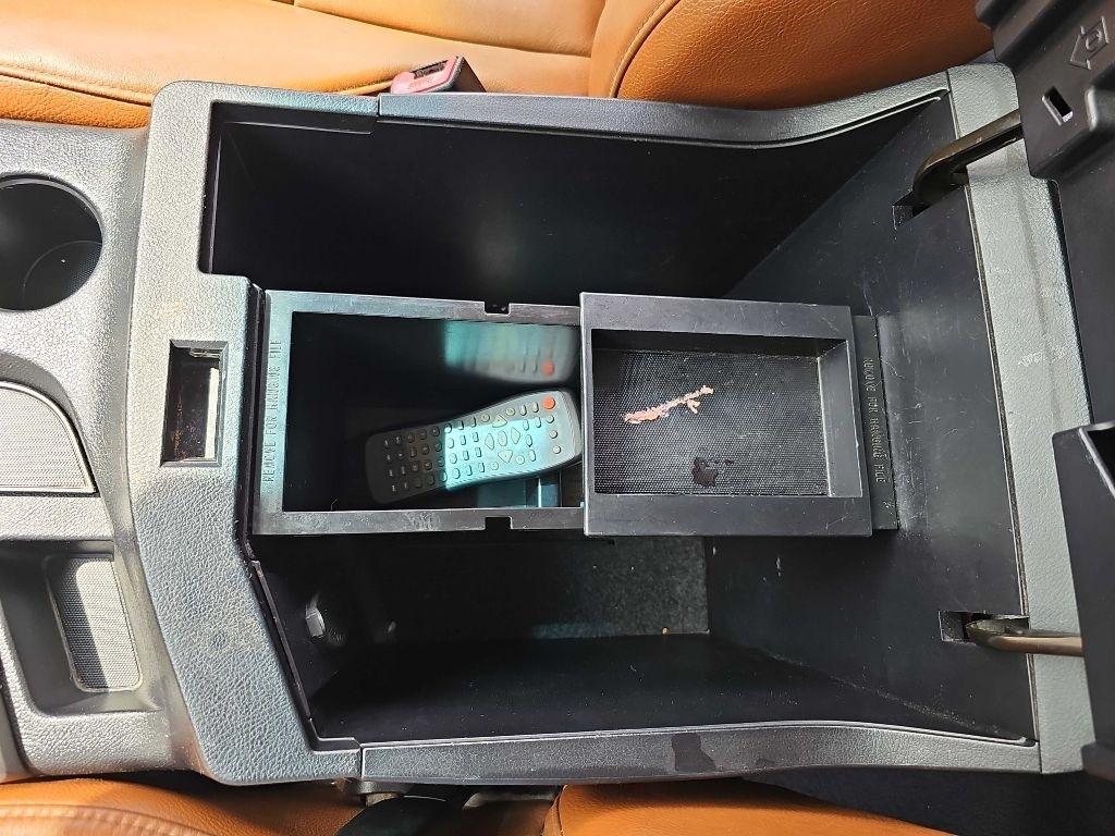 Toyota Tundra 4WD Truck CrewMax 5.7L FFV V8 6-Spd AT Platinum (Natl) 2013