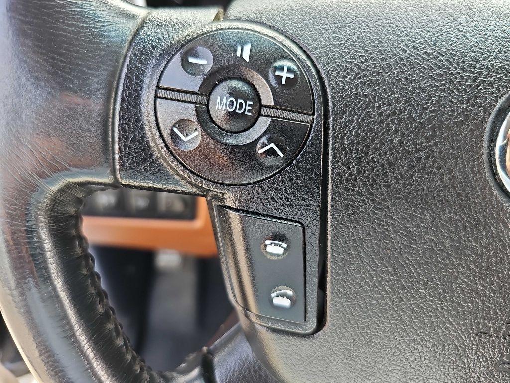 Toyota Tundra 4WD Truck CrewMax 5.7L FFV V8 6-Spd AT Platinum (Natl) 2013