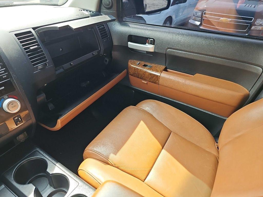 Toyota Tundra 4WD Truck CrewMax 5.7L FFV V8 6-Spd AT Platinum (Natl) 2013