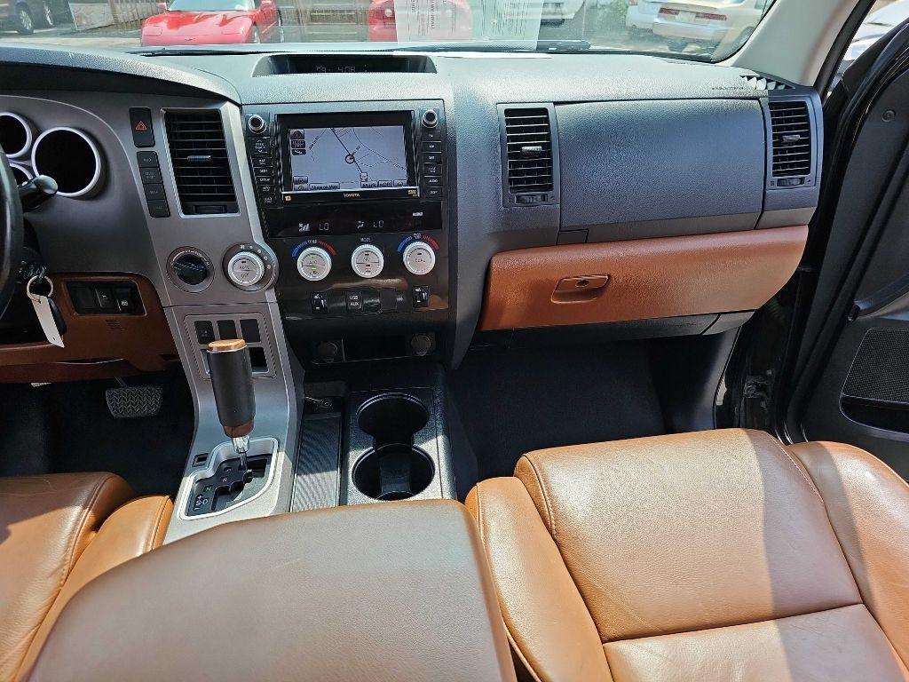 Toyota Tundra 4WD Truck CrewMax 5.7L FFV V8 6-Spd AT Platinum (Natl) 2013