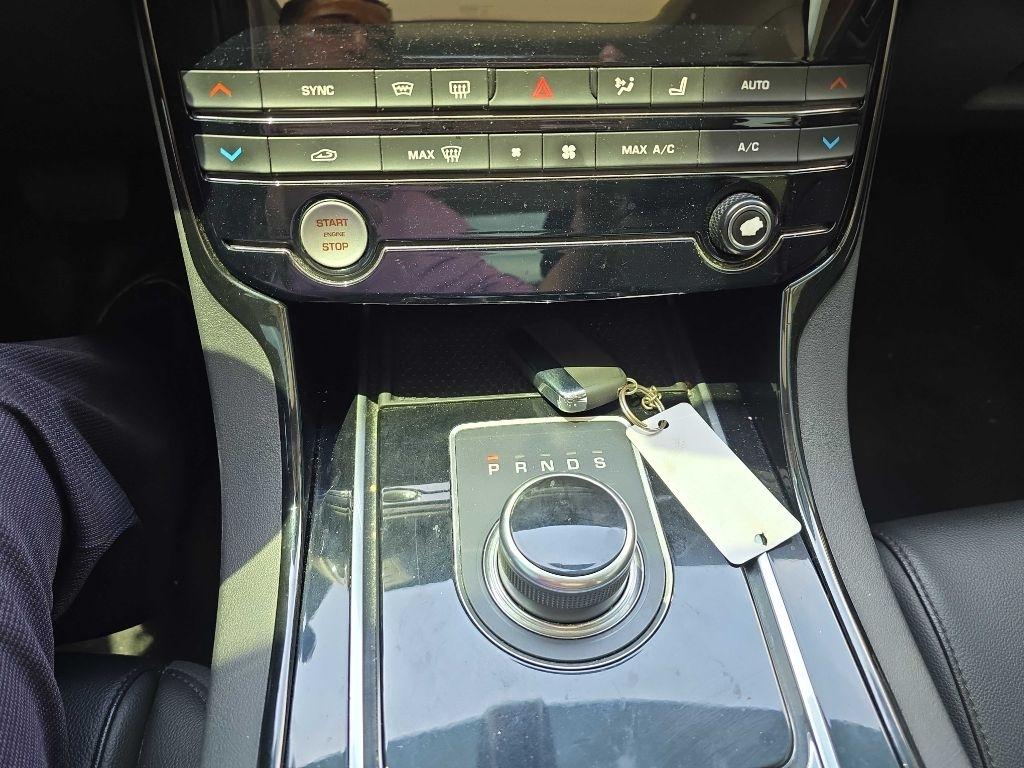 Jaguar XE 35t Premium AWD 2017