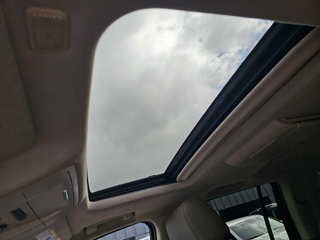 Chevrolet Suburban 4WD 4dr LT 2015