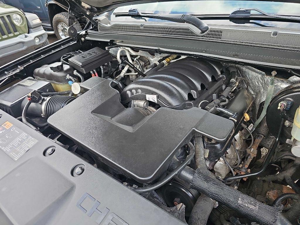 Chevrolet Suburban 4WD 4dr LT 2015