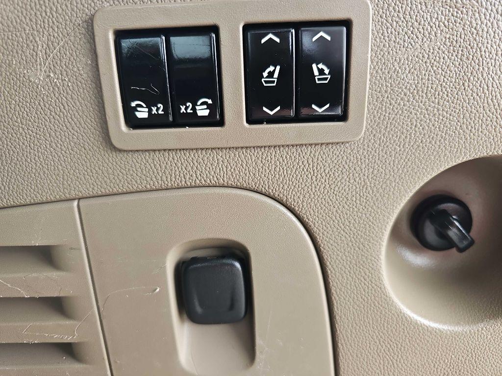 Chevrolet Suburban 4WD 4dr LT 2015