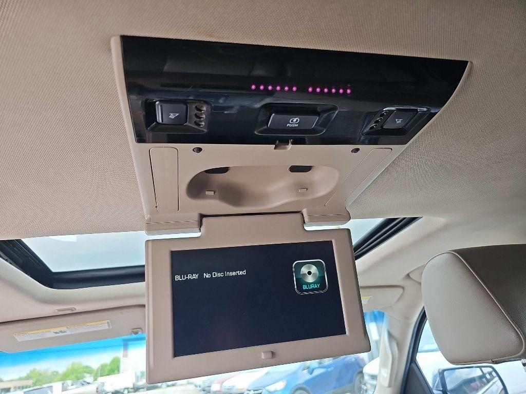 Chevrolet Suburban 4WD 4dr LT 2015