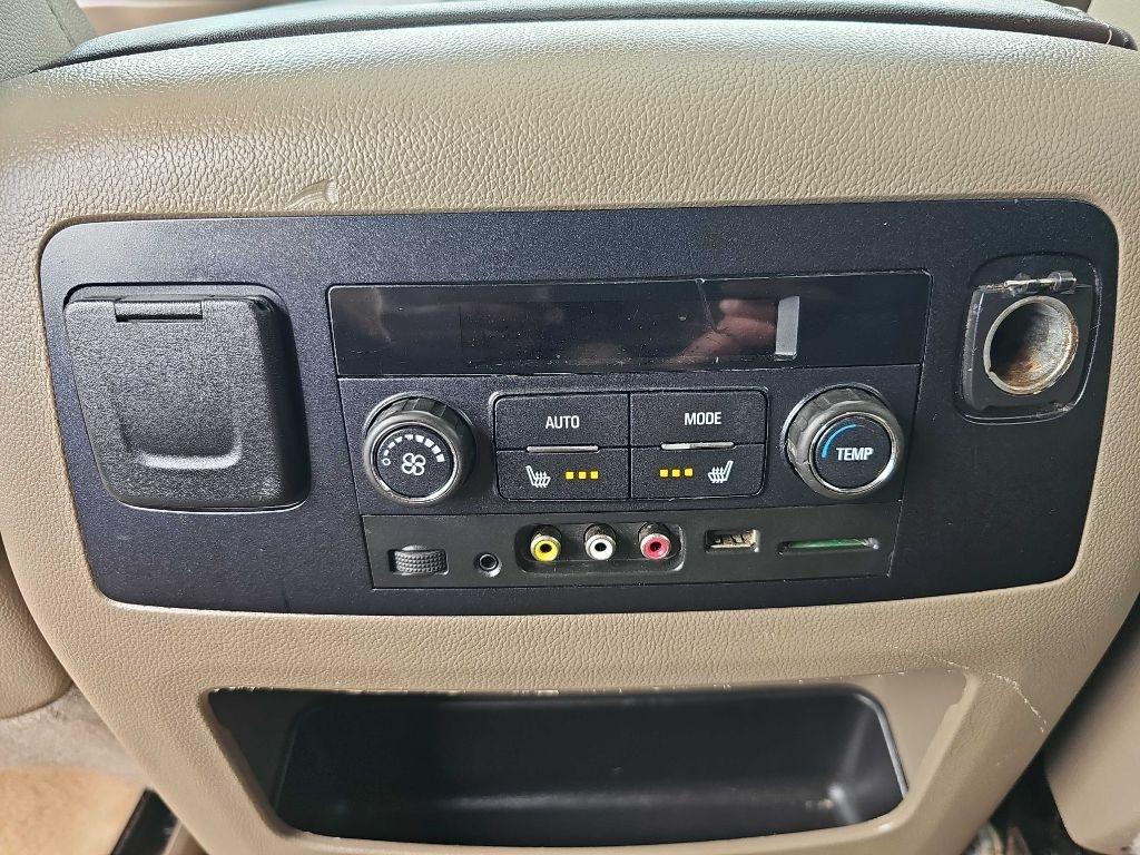 Chevrolet Suburban 4WD 4dr LT 2015